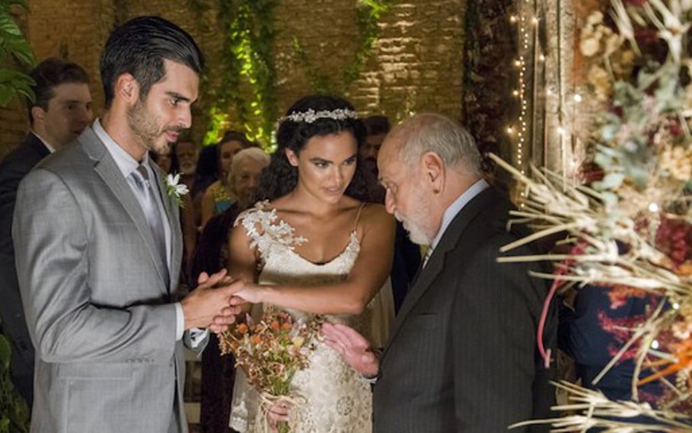 Cleo (Giovana Cordeiro) vai se casar com Xodó (Anderson Tomazini) nesta sexta (23) - Fotos: César Alves/TV Globo