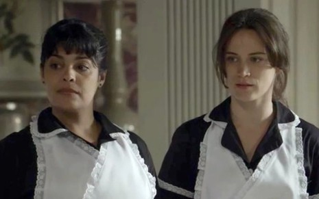 Janete (Daniela Fontan) e Clara (Bianca Bin) em cena de O Outro Lado do Paraíso: vida difícil - Divulgação/TV Globo