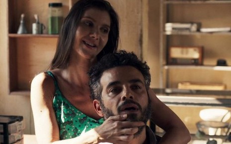 Desireé (Priscila Assun) transará pela segunda vez com Juvenal (Anderson Di Rizzi) na novela das nove - Fotos: Reprodução/TV Globo