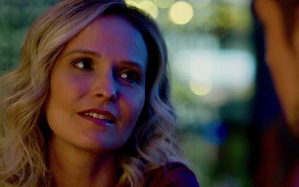 Fabiana (Fernanda Rodrigues) vai se arrepender de ter mexido com a mocinha da novela - Reprodução/TV Globo