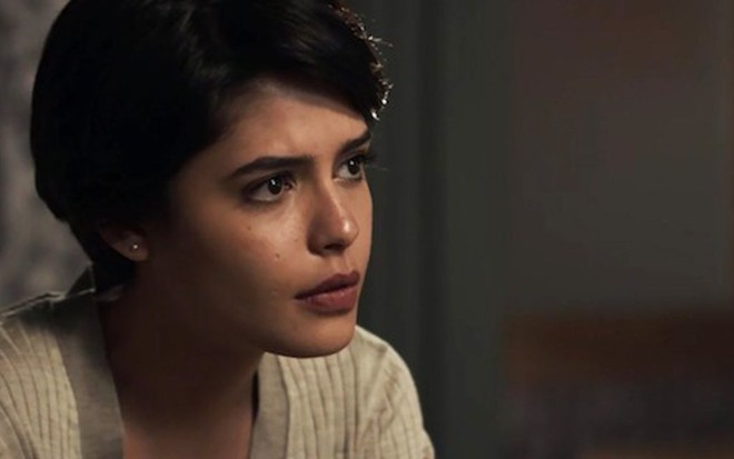 Adriana (Julia Dalavia) demonstrará coragem diante de diagnóstico de câncer na trama - Reprodução/TV Globo