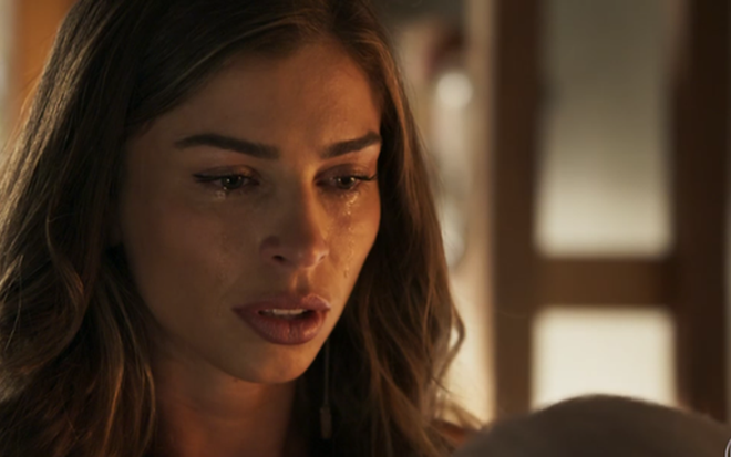 Lívia (Grazi Massafera) em cena; patricinha terá de entregar filho roubado à mocinha - Fotos: Reprodução/TV Globo