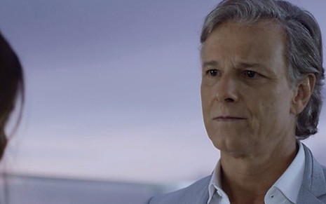 Renan (Marcello Novaes) revelará que pretende ser bancado pela fortuna de Clara (Bianca Bin) - Reprodução/TV Globo