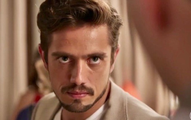 Renato (Rafael Cardoso) em cena de O Outro Lado do Paraíso; médico é assassinato no final - Reprodução/TV Globo