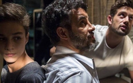 Tomaz (Vitor Figueiredo) e Juvenal (Anderson Di Rizzi) serão amarrados e amordaçados - Estevam Avellar/TV Globo