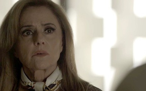 Sophia (Marieta Severo) em cena; madame perceberá que o filho está estranho nesta quarta (11) - Reprodução/TV Globo
