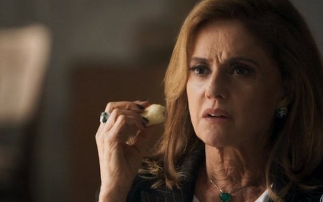 Sophia (Marieta Severo) mandou matar pedófilo dentro da prisão na novela das nove - Reprodução/TV Globo