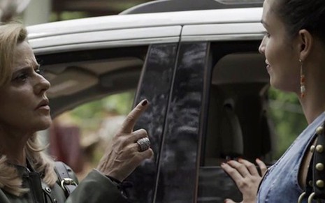 Sophia (Marieta Severo) será chantageada por Vanessa (Fernanda Nizzato) na trama - Fotos: Reprodução/TV Globo