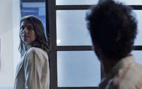 Tônia (Patrícia Elizardo) irá para a cama com Zé Victor (Rafael Losso) na novela das nove - Reprodução/TV Globo