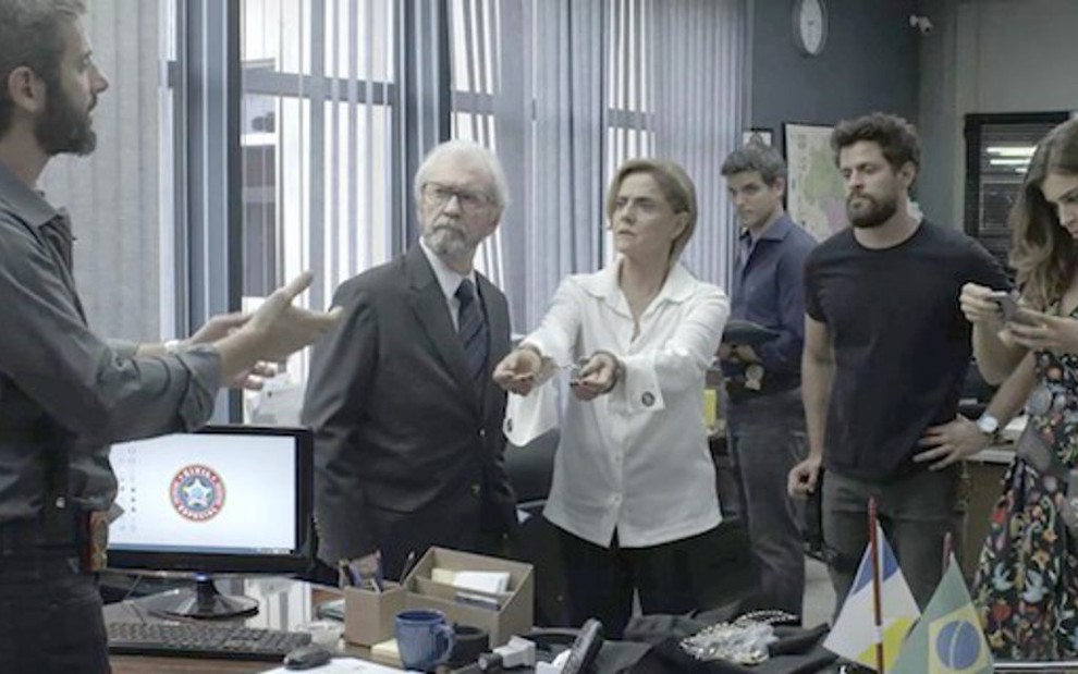 Sophia (Marieta Severo) na cena em que será libertada no capítulo desta quarta (3) da novela - Reprodução/TV Globo