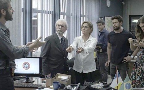 Sophia (Marieta Severo) na cena em que será libertada no capítulo desta quarta (3) da novela - Reprodução/TV Globo