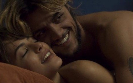 Julia Dalavia e Felipe Simas terão cena de sexo emocionante na novela das onze da Globo  - Reprodução/TV Globo