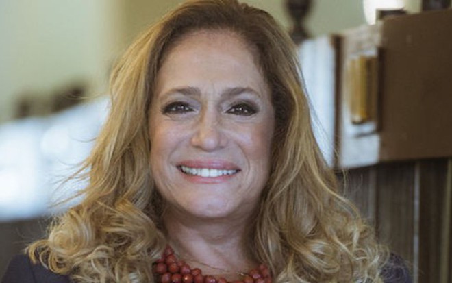 Cora (Susana Vieira) seduzirá bookmaker para não pagar dívida em Os Dias Eram Assim - Fotos Maurício Fidalgo/TV Globo