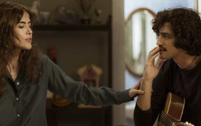 Rimena (Maria Casadevall) transará com Gustavo (Gabriel Leone) em Os Dias Eram Assim - Raphael Dias/TV Globo
