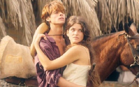 Marcos Winter e Cristiana Oliveira em gravação de Pantanal, que assustou a Globo em 1990 - Fotos Divulgação/TV Manchete