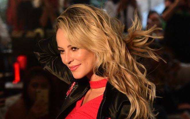 http://noticiasdatv.uol.com.br/media/_versions/_versions/paolla_oliiveira_desfile_free_big_fixed_big.jpg