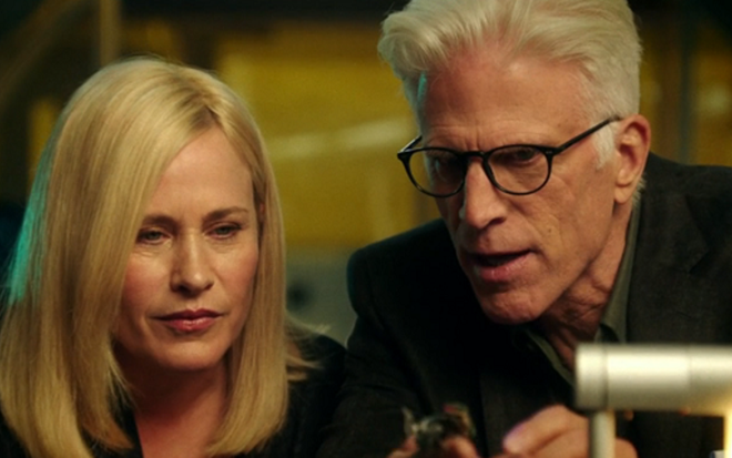 Patricia Arquette e Ted Danson em cena da segunda temporada de CSI: Cyber - Divulgação/CBS
