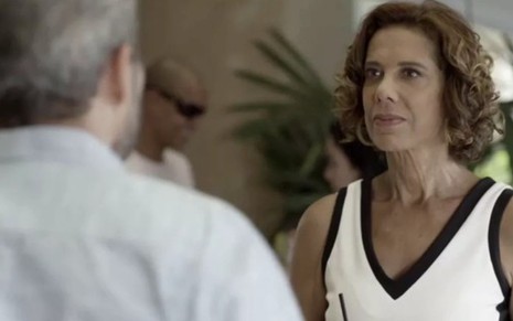 Lígia (Ângela Vieira) ficará chocada ao ver Aníbal (Edmilson Barros) em festa da enteada dele - Reprodução/TV Globo