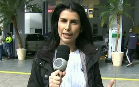 Cleisla Garcia durante reportagem na manhã de domingo (27): plantão fez audiência da Record disparar - REPRODUÇÃO/RECORD
