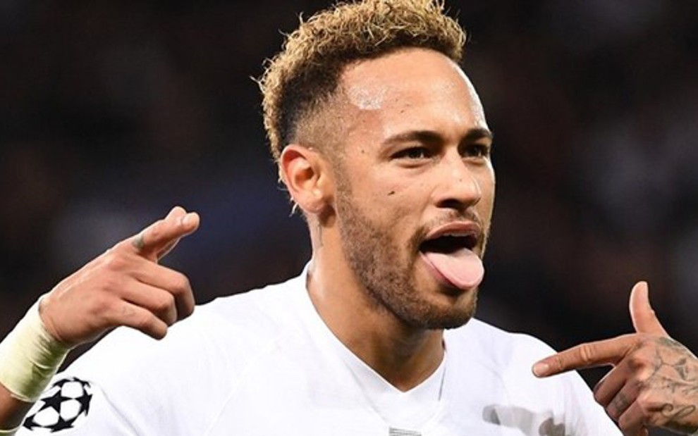 Neymar comemora gol na vitória do PSG contra o Liverpool em partida válida pela Champions League - REPRODUÇÃO/FACEBOOK