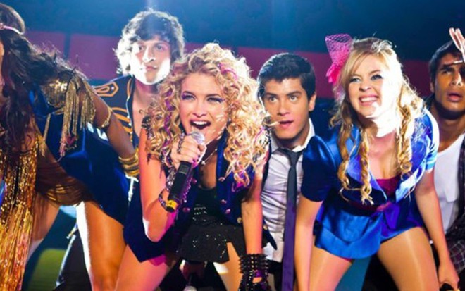 Mel Fronckowiak, Chay Suede, Lua Blanco, Arthur Aguiar, Sophia Abrahão e Micael Borges protagonizaram Rebelde - REPRODUÇÃO/TWITTER