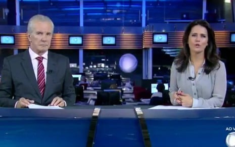 Celso Freitas e Adriana Araújo introduzem bloco sobre TV digital no Jornal da Record de sexta - Imagens: Reprodução