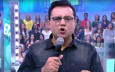 Geraldo Luís durante desabafo no Domingo Show de anteontem: 'Não sou covarde' - Reprodução/Record