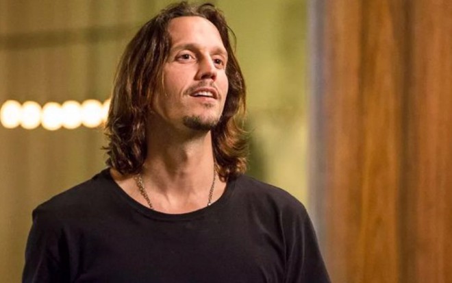 Gui Santiago (Vladimir Brichta) vai voltar para a sua mansão após derrotar rival na Justiça - Reprodução/TV Globo
