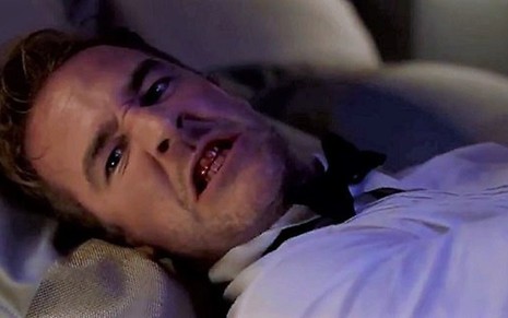 O ator James Van Der Beek, ex-Dawson's Creek, em cena da primeira temporada de Room 104 - Reprodução/HBO