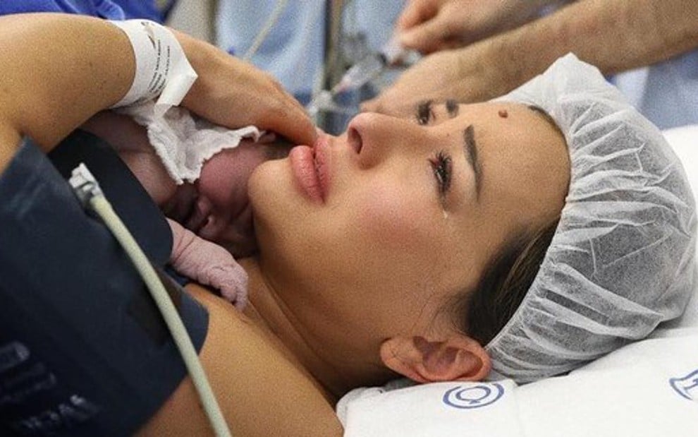 Sabrina Sato após o parto de Zoe, sua primeira filha; bebê terá orelha perfurada com técnica humanizada - Fotos: Reprodução/Instagram