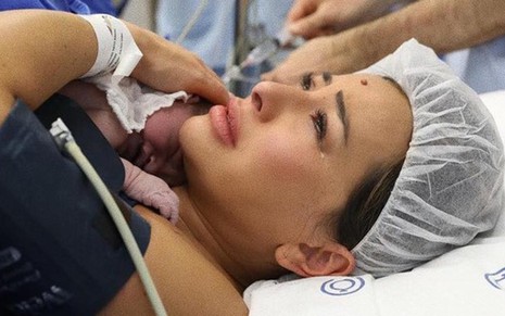 Sabrina Sato após o parto de Zoe, sua primeira filha; bebê terá orelha perfurada com técnica humanizada - Fotos: Reprodução/Instagram