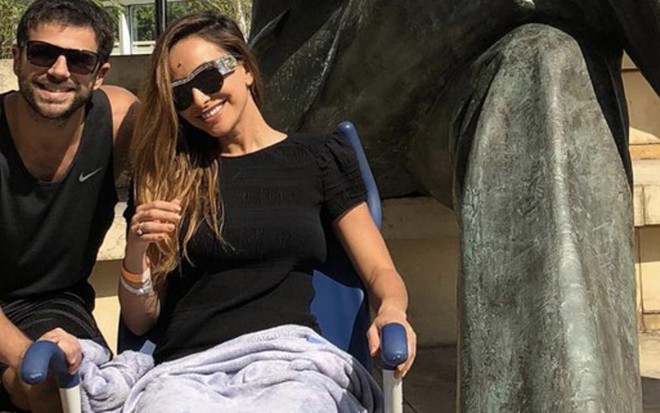 Duda Nagle e Sabrina Sato, de cadeira de rodas: apresentadora está internada há dez dias - Reprodução/Instagram