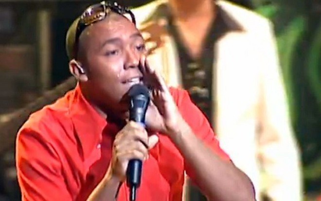 Salgadinho, que fazia sucesso como pagodeiro em 1999, no finado Samba, Pagode & Cia. - Reprodução/TV Globo