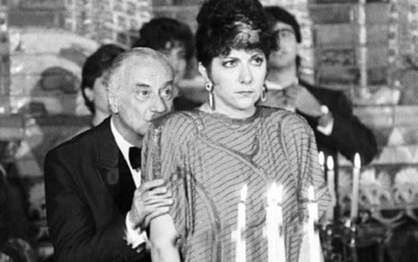 Paulo Autran (Aparício) e Jandira Martini (Teodora) em cena de Sassaricando, exibida em 1987 - Reprodução/Memória Globo