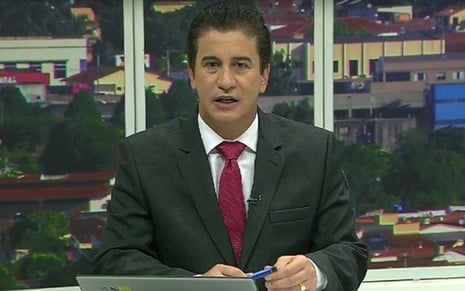 Jordevá Rosa, apresentador do Jornal do Meio Dia, da TV Serra Dourada (SBT), em Goiás - Reprodução/TV Serra Dourada