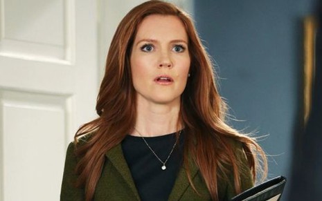 Darby Stanchfield vive Abby na série Scandal e dirige os seis episódios do spin-off - Divulgação/ABC