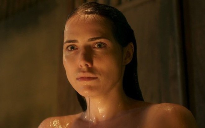 Rosa (Letícia Colin) na cena que mudou seu rumo, após descobrir identidade do bebê roubado - Reprodução/TV Globo