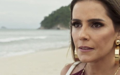 Karola (Deborah Secco) em cena da novela das nove; perua será hostilizada por fãs do cantor - Reprodução/TV Globo