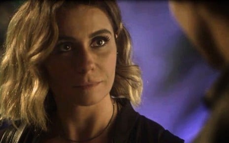 Luzia (Giovanna Antonelli) ficará envaidecida com cantada de desconhecido na novela - Reprodução/TV Globo