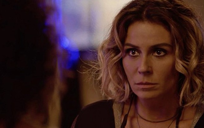 Cacau (Fabiula nascimento) contará a Luzia (Giovanna Antonelli) que seu amante está vivo - Reprodução/TV Globo