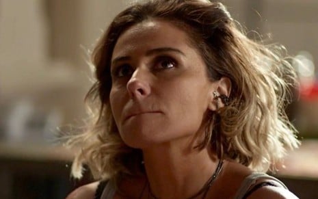 Luzia (Giovanna Antonelli) vai se emocionar ao conseguir uma trégua na hostilidade do filho - Reprodução/TV Globo