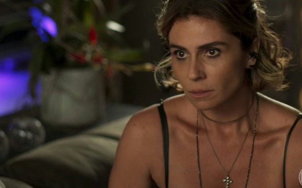 Luzia (Giovanna Antonelli) em cena; DJ descobrirá que traficante vai matar a sua filha - Reprodução/TV Globo