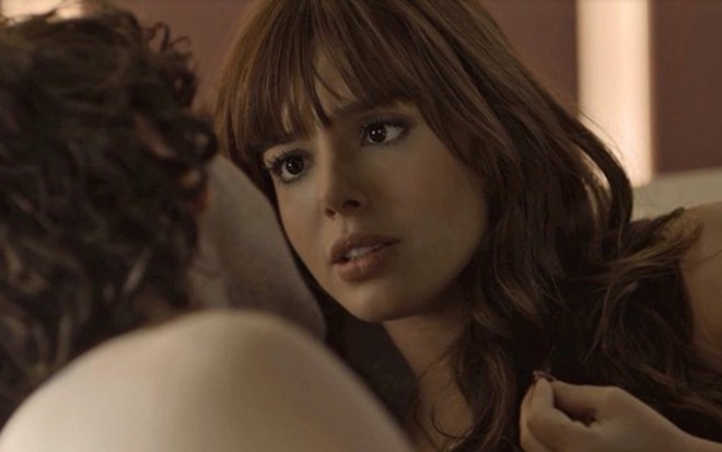 Narciso (Osmar Silveira) em cena com Rochelle (Giovanna Lancellotti); patricinha foi enganada - Fotos: Reprodução/TV Globo