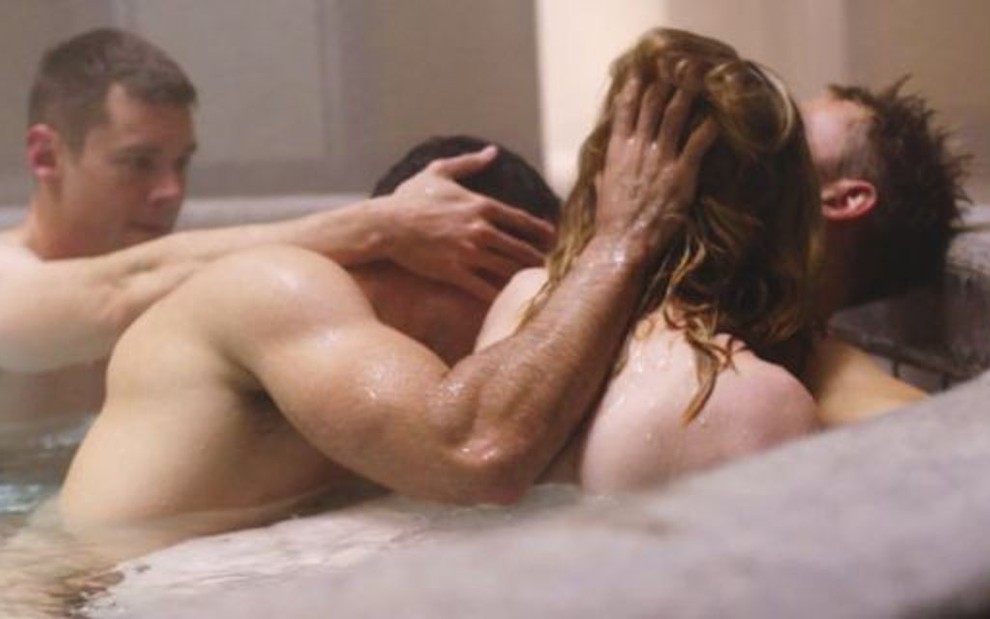 Atores de Sense8 durante cena de orgia exibida na primeira temporada: tabu desnecessário - Reprodução/Netflix