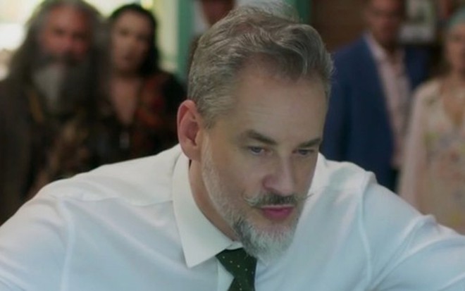 Eurico Rocha (Dan Stulbach) em cena no capítulo do dia 24 de dezembro da novela O Sétimo Guardião - REPRODUÇÃO/GLOBO