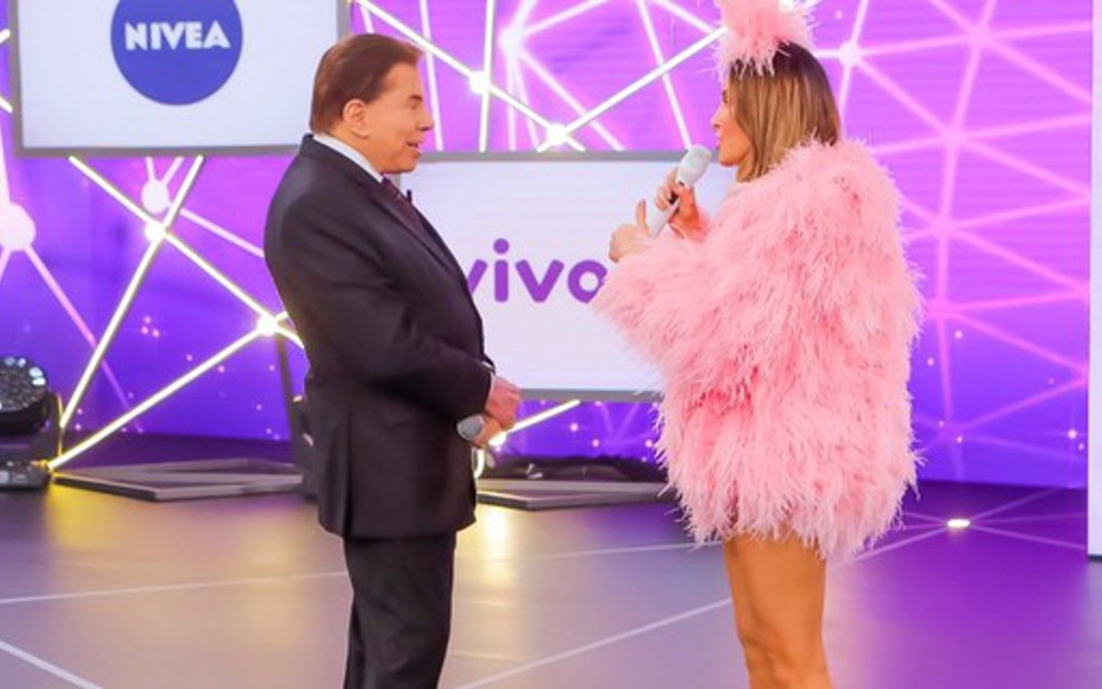 Silvio Santos e Claudia Leitte juntos no palco do Teleton, no dia 10 de novembro, no SBT - REPRODUÇÃO/SBT
