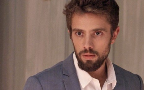 César (Rafael Cardoso) tentará matar a mãe de sua filha na novela das seis da Globo - Reprodução/TV Globo