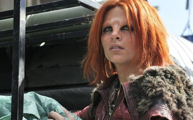 Stephanie Leonidas no primeiro episódio de Defiance, exibido ontem (3) na Record - Divulgação/Syfy