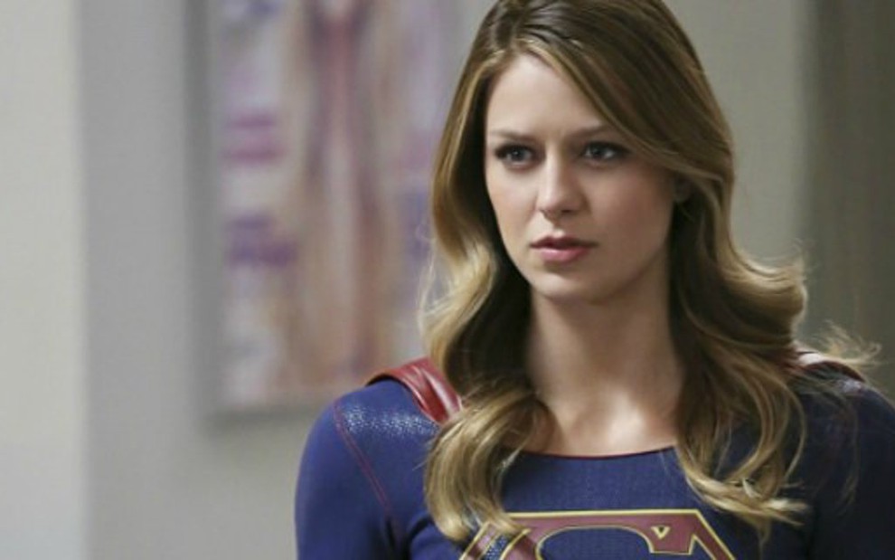 A atriz Melissa Benoist é a estrela de Supergirl, série fenômeno de audiência na madrugada - Divulgação/CBS
