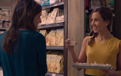 Tania Khalill interpreta uma promotora de vendas de supermercado em Mrs. Fletcher